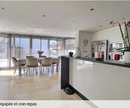 Beautiful House 25 Mins From Geneva